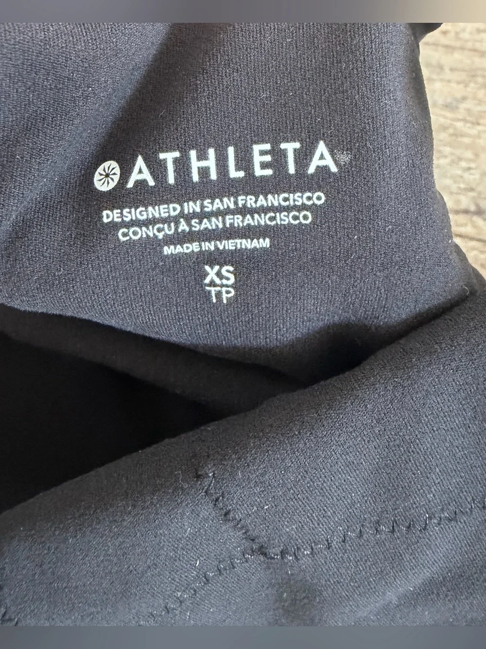Athleta XS Conscious Crop A-C Tank Sports Bra Black +pads/shelf Yoga  MSRP $59